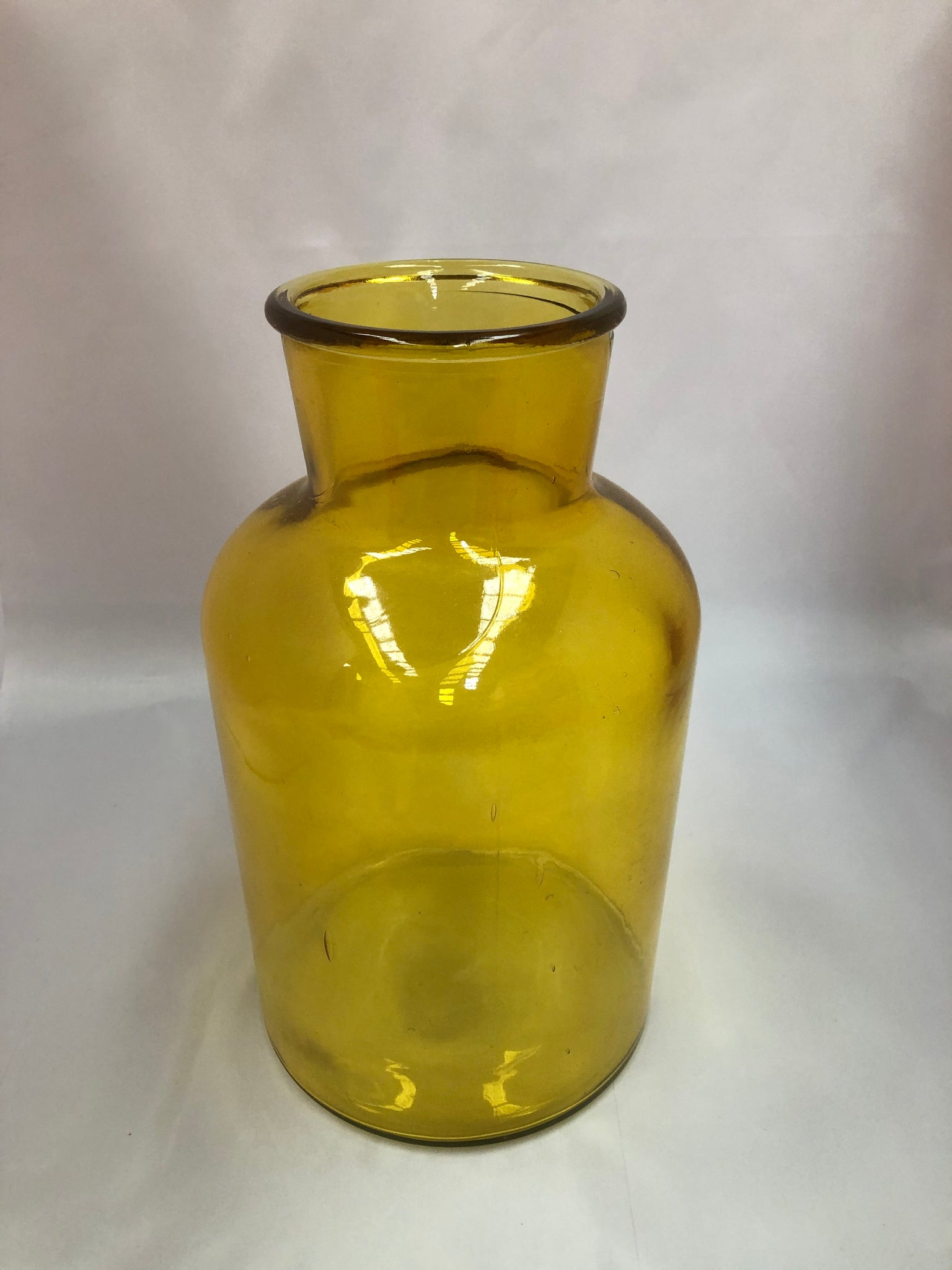 Yellow glass vase large - Wellington Wedding Hire