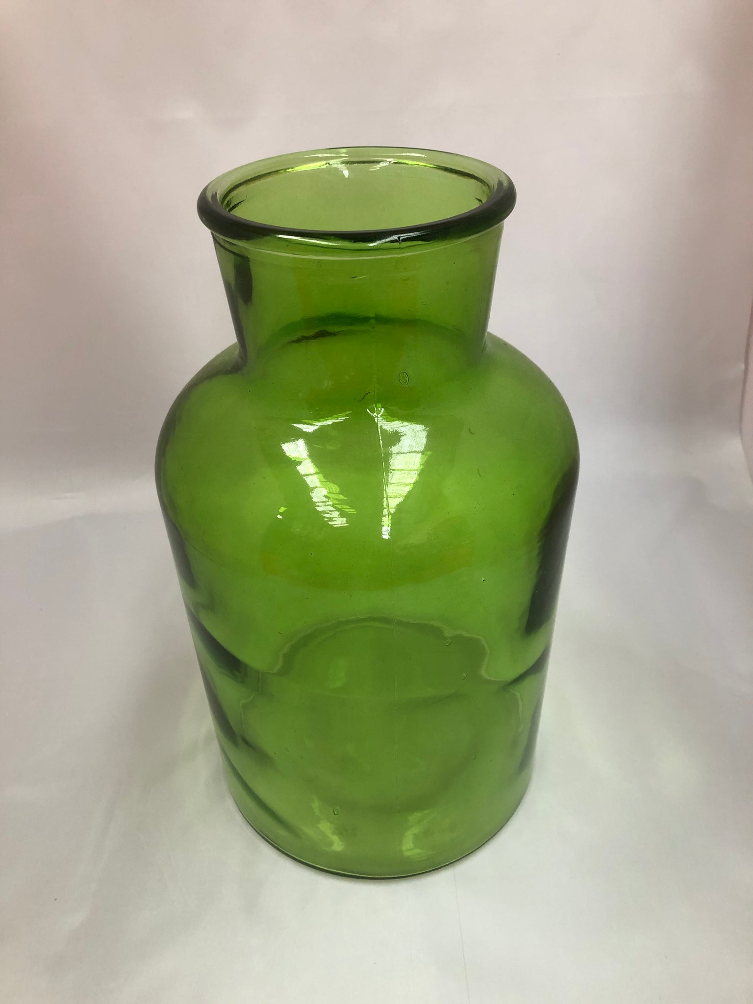 Green glass vase large - Wellington Wedding Hire